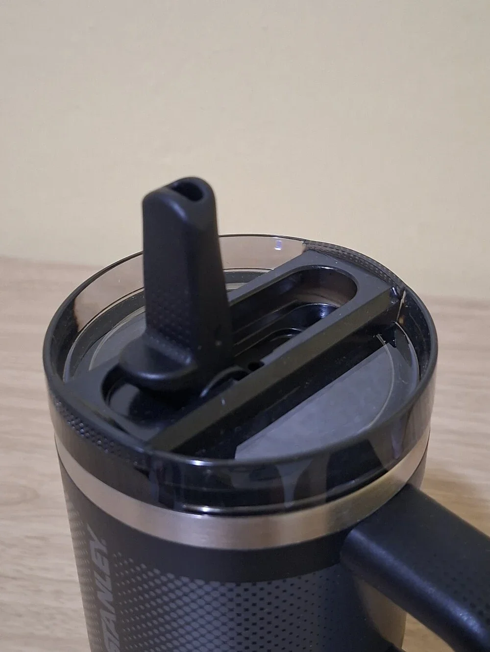 Stanley The Flip Straw Quencher Protour Tumbler 20oz Black Fade - Picture 3 of 3